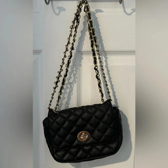 Aldo kangaroo quilted black crossbody gold chain  purse shoulder street travel - Picture 2 of 6